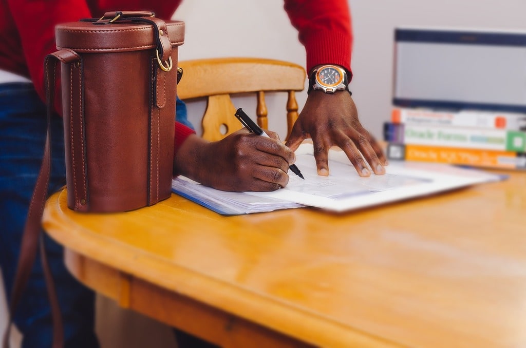 Signer un contrat écrit est-il obligatoire en droit privé ?